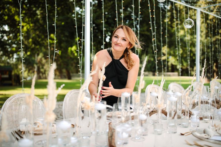 Karlsruhe – Hochzeitsplanung und Eventdesign mit Linda Helbling Karlsruhe – Eventdesign: Linda Helbling gestaltet eine festliche Tafel